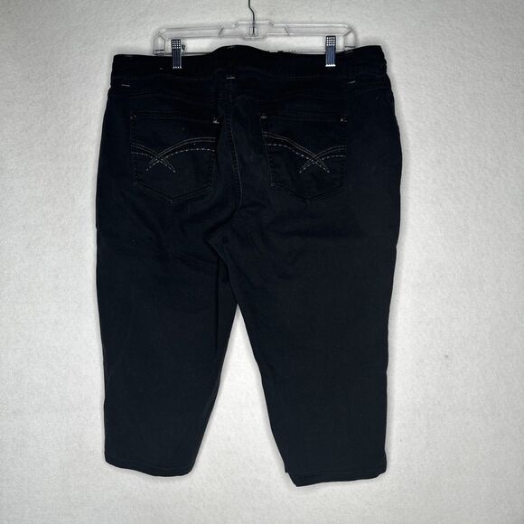CJ Banks Size 16W Black Capri Pants Button And Zip Up Casual Spring - Picture 3 of 11